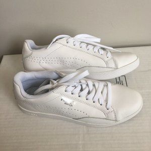 white puma sneaker